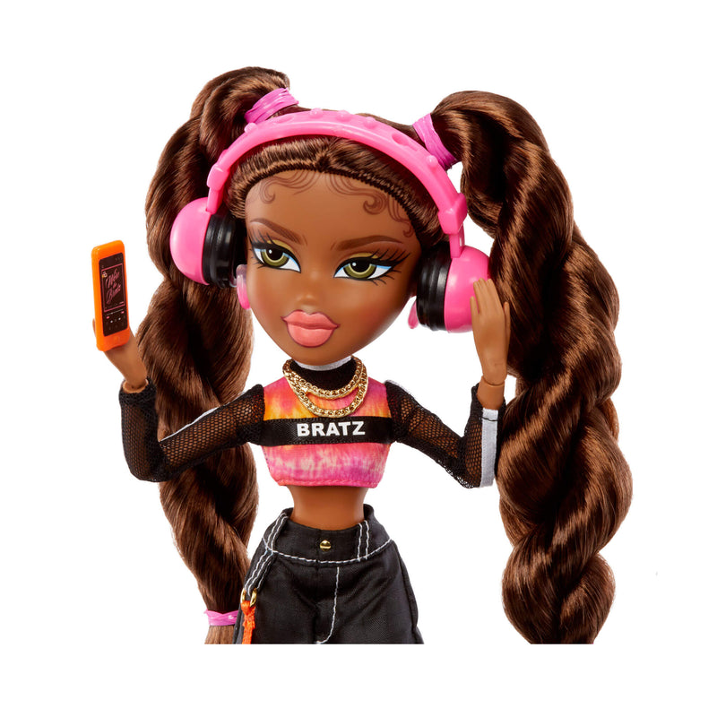 Bratz Alwayz Sasha Fashion Doll with 10 Accessories - shop.mgae.com