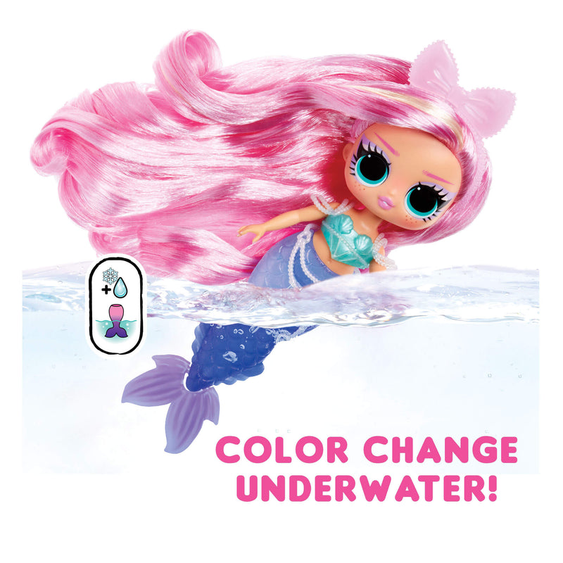 Lolas fin changes color in water