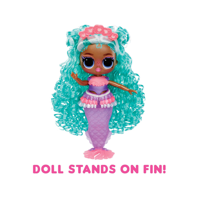 Serena stands on her fin